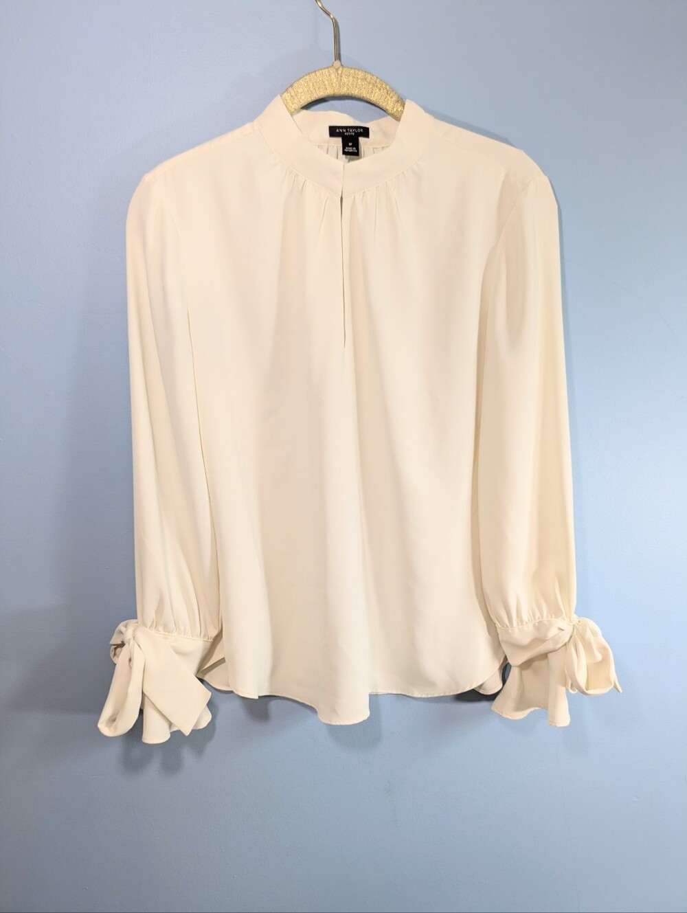 Ann Taylor Bow Sleeve Keyhole Neck Victorian-Inspired Lightweight Blouse